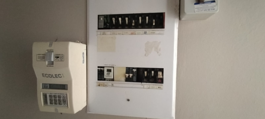 4 Bedroom Property for Sale in Helikonpark Gauteng