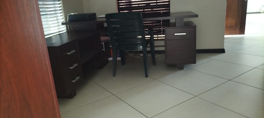 4 Bedroom Property for Sale in Helikonpark Gauteng