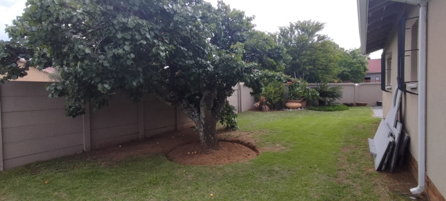 4 Bedroom Property for Sale in Helikonpark Gauteng