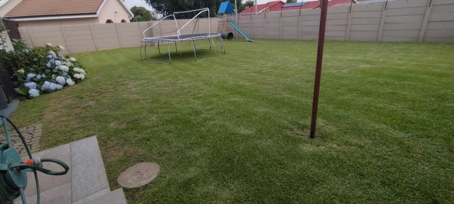4 Bedroom Property for Sale in Helikonpark Gauteng