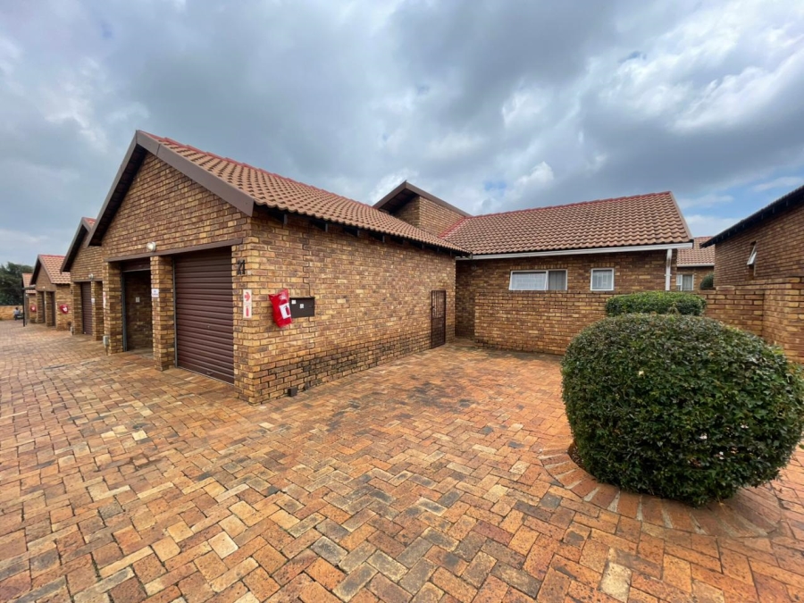 3 Bedroom Property for Sale in Weltevreden Park Gauteng