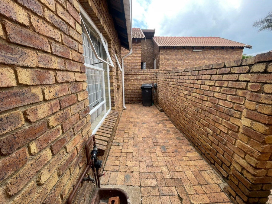 3 Bedroom Property for Sale in Weltevreden Park Gauteng