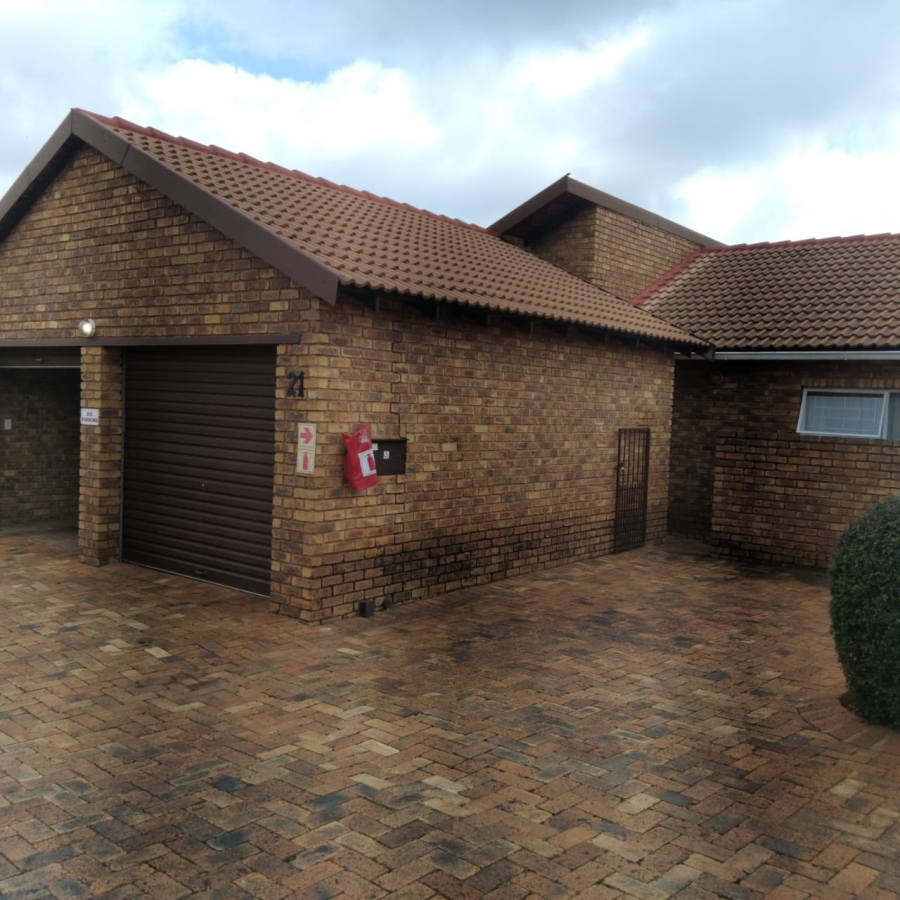 3 Bedroom Property for Sale in Weltevreden Park Gauteng