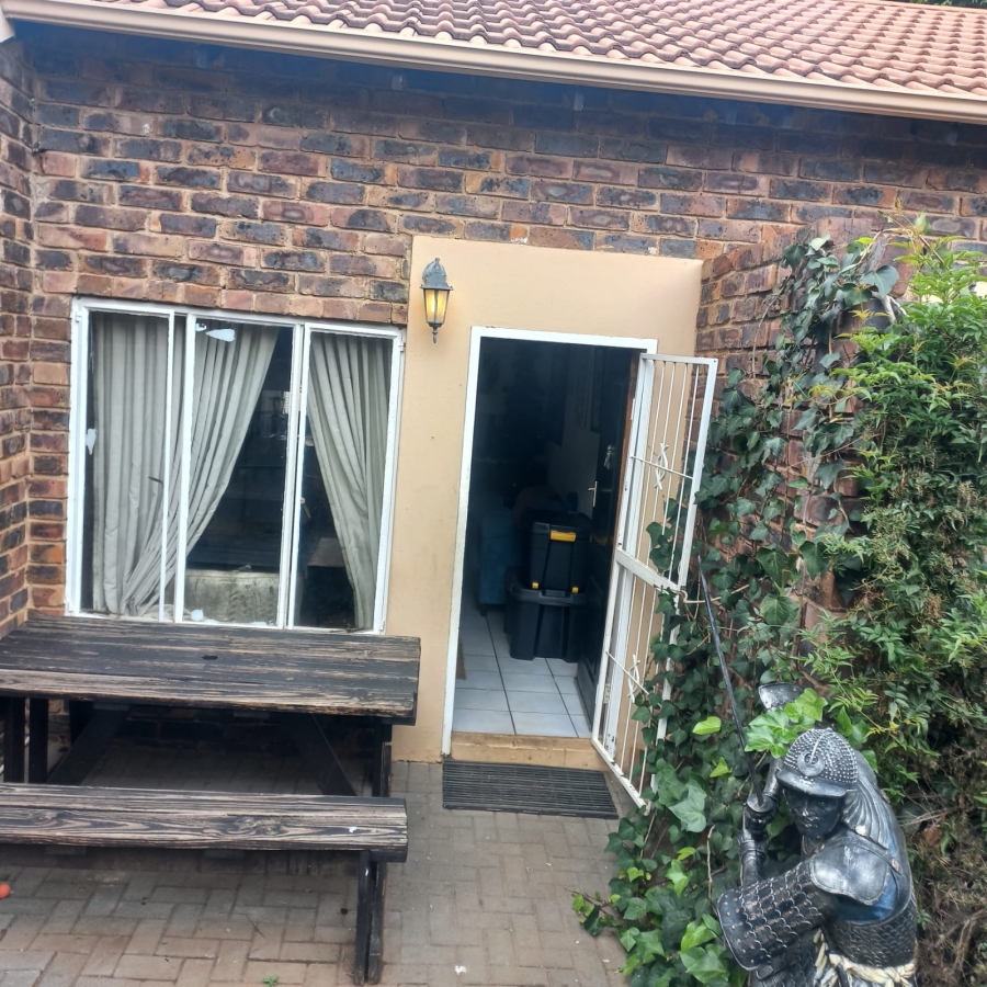2 Bedroom Property for Sale in Allens Nek Gauteng