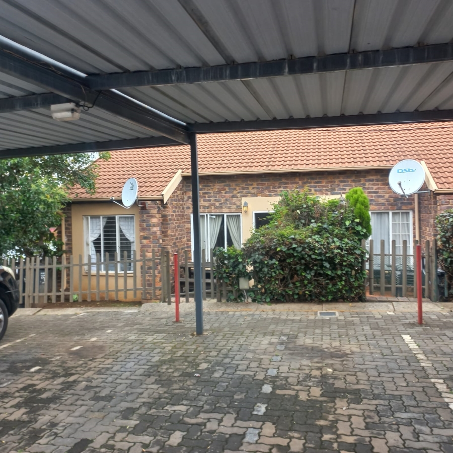 2 Bedroom Property for Sale in Allens Nek Gauteng