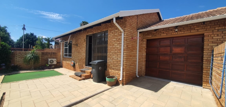 2 Bedroom Property for Sale in Noordheuwel Gauteng