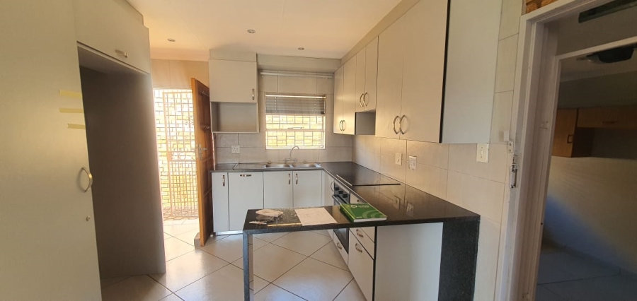 2 Bedroom Property for Sale in Noordheuwel Gauteng