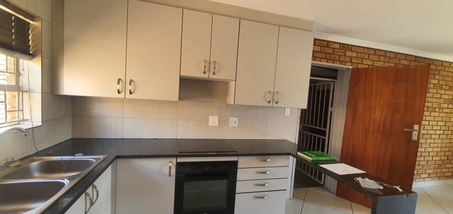 2 Bedroom Property for Sale in Noordheuwel Gauteng