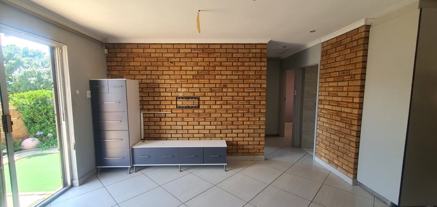 2 Bedroom Property for Sale in Noordheuwel Gauteng