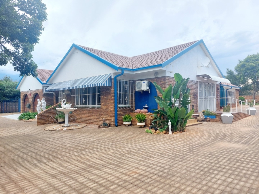 4 Bedroom Property for Sale in Helikonpark Gauteng