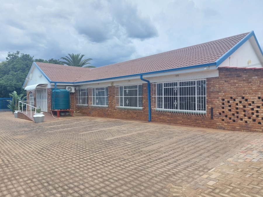 4 Bedroom Property for Sale in Helikonpark Gauteng
