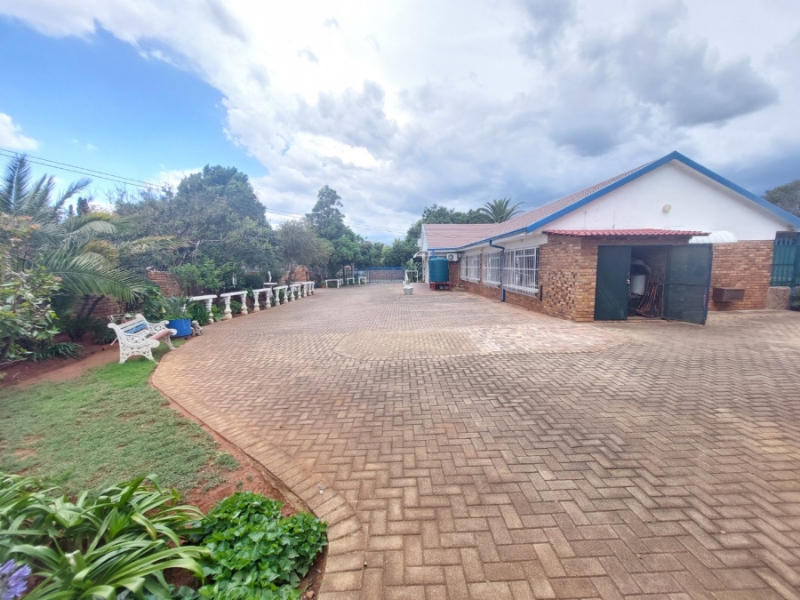 4 Bedroom Property for Sale in Helikonpark Gauteng