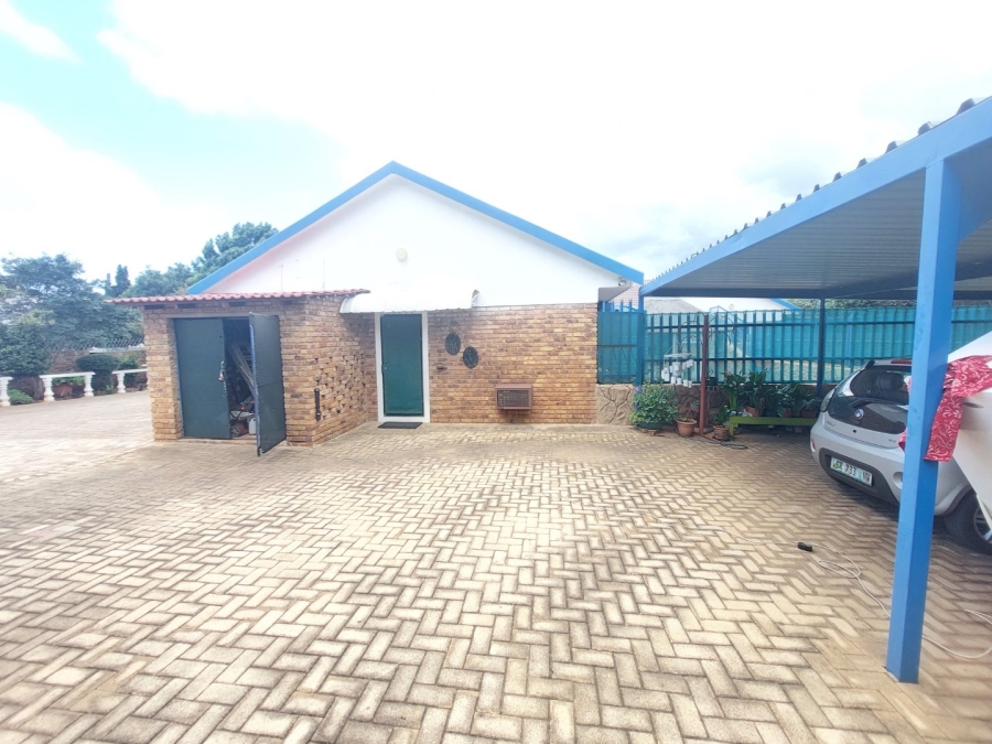 4 Bedroom Property for Sale in Helikonpark Gauteng
