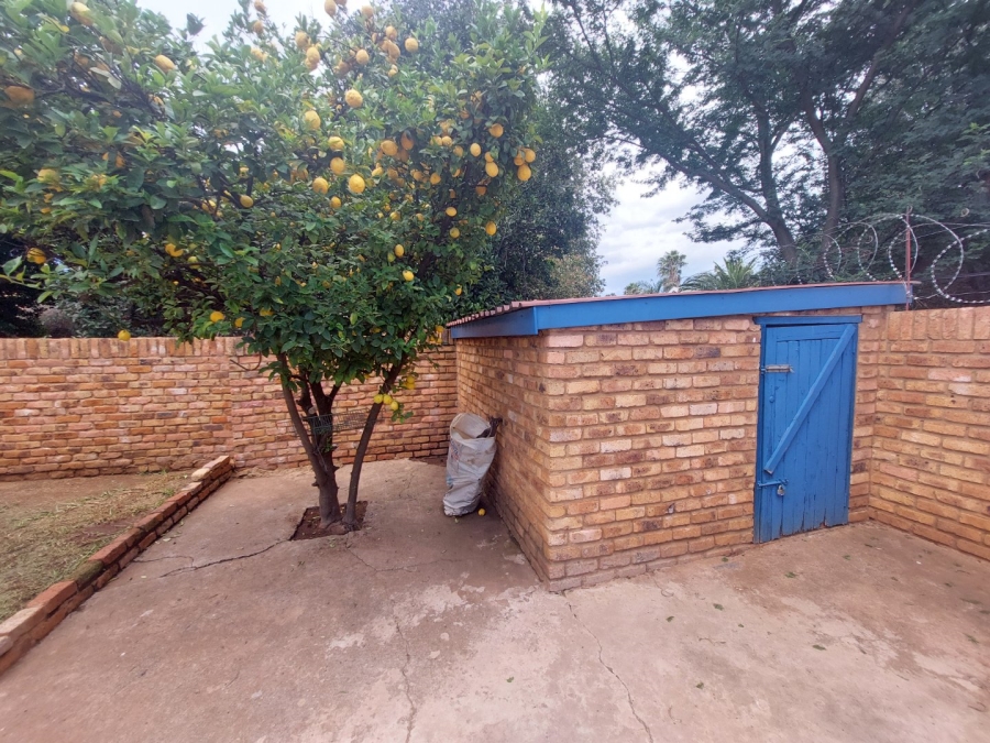 4 Bedroom Property for Sale in Helikonpark Gauteng