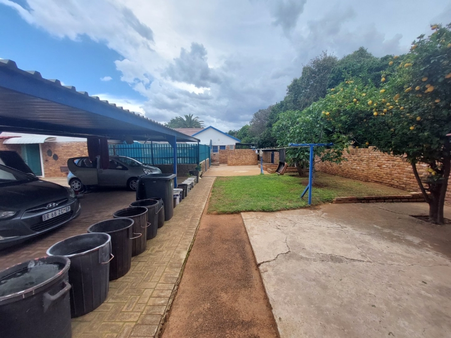 4 Bedroom Property for Sale in Helikonpark Gauteng