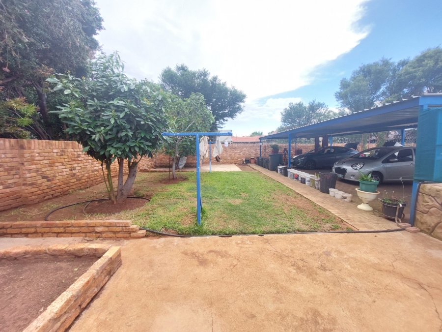 4 Bedroom Property for Sale in Helikonpark Gauteng