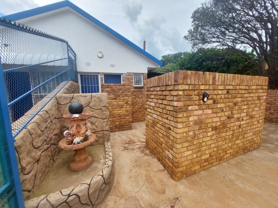 4 Bedroom Property for Sale in Helikonpark Gauteng