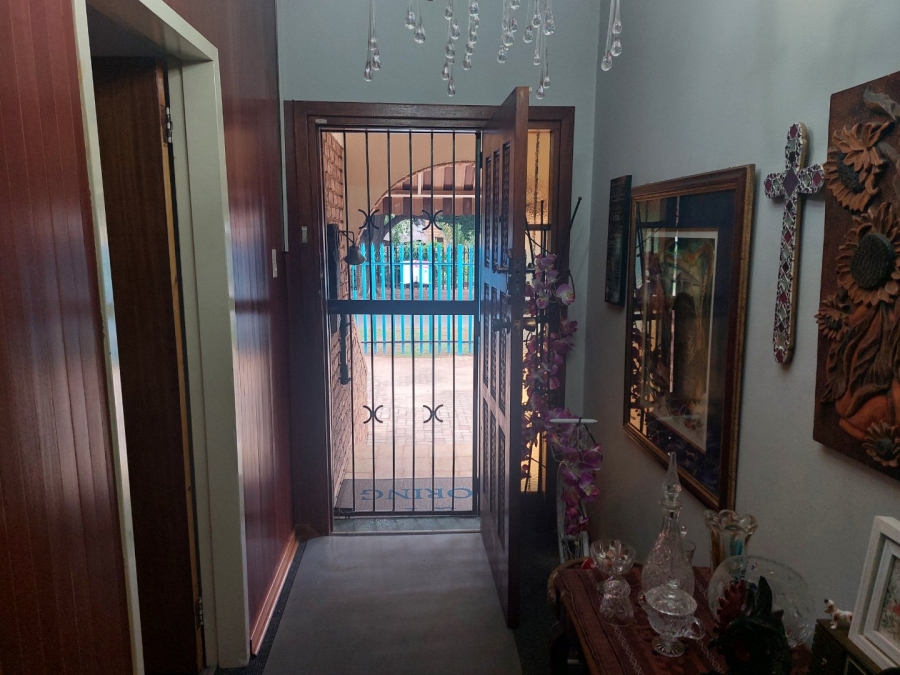 4 Bedroom Property for Sale in Helikonpark Gauteng