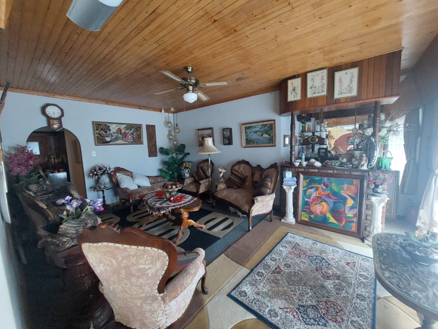 4 Bedroom Property for Sale in Helikonpark Gauteng