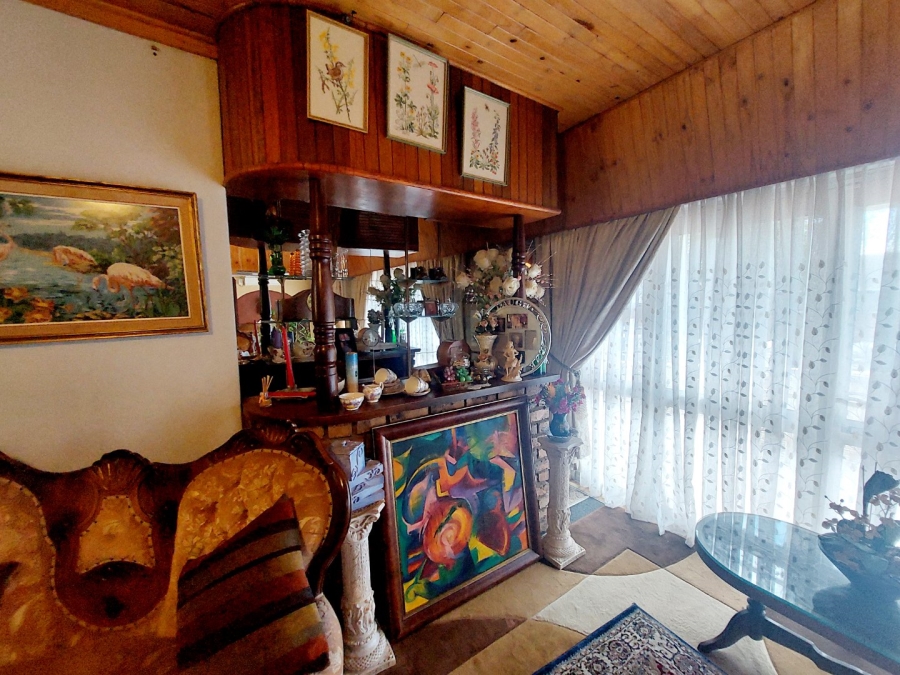 4 Bedroom Property for Sale in Helikonpark Gauteng