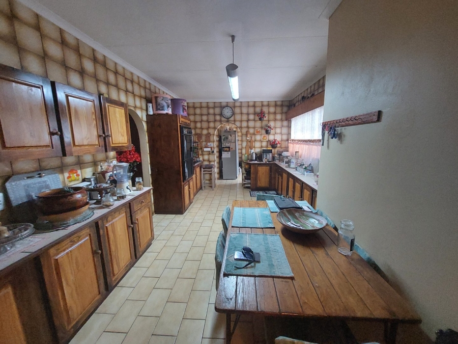 4 Bedroom Property for Sale in Helikonpark Gauteng