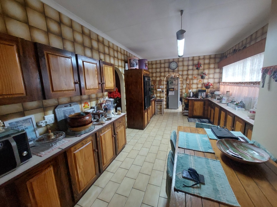 4 Bedroom Property for Sale in Helikonpark Gauteng