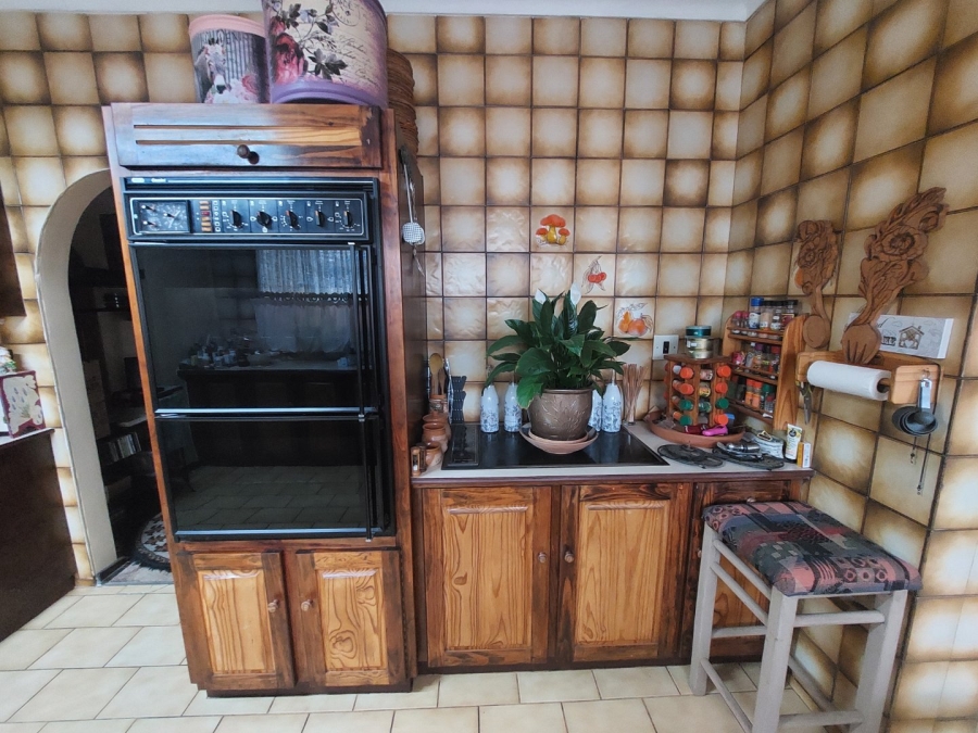 4 Bedroom Property for Sale in Helikonpark Gauteng