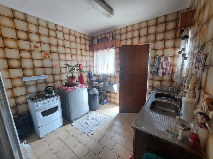 4 Bedroom Property for Sale in Helikonpark Gauteng