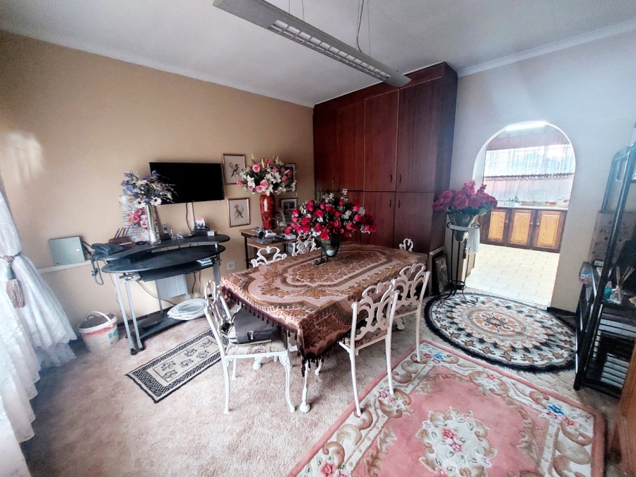 4 Bedroom Property for Sale in Helikonpark Gauteng