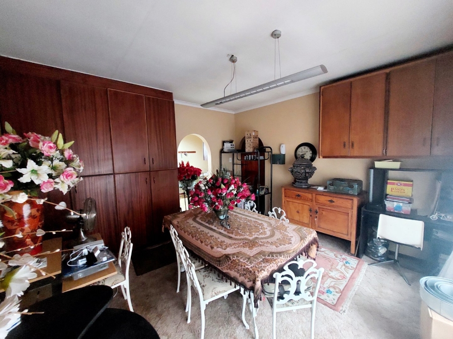 4 Bedroom Property for Sale in Helikonpark Gauteng