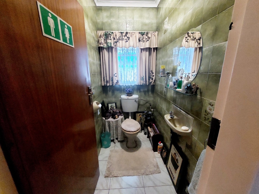 4 Bedroom Property for Sale in Helikonpark Gauteng