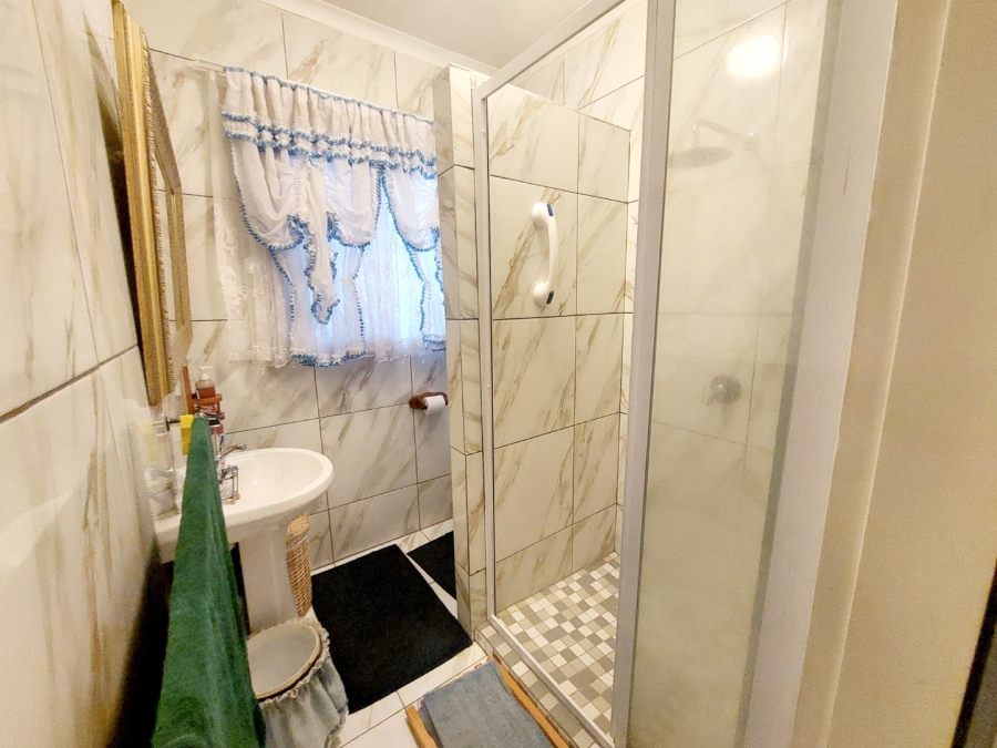 4 Bedroom Property for Sale in Helikonpark Gauteng