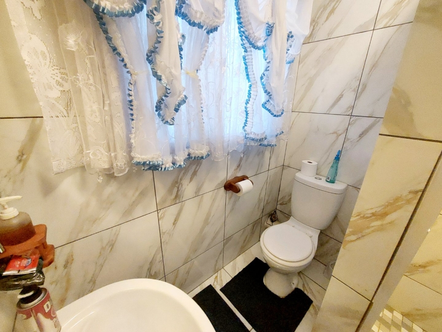 4 Bedroom Property for Sale in Helikonpark Gauteng