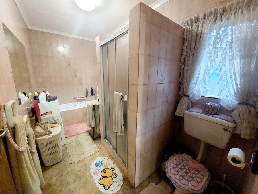 4 Bedroom Property for Sale in Helikonpark Gauteng