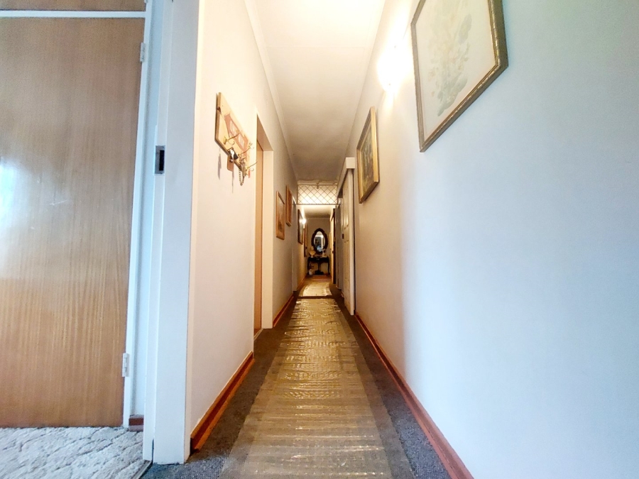 4 Bedroom Property for Sale in Helikonpark Gauteng