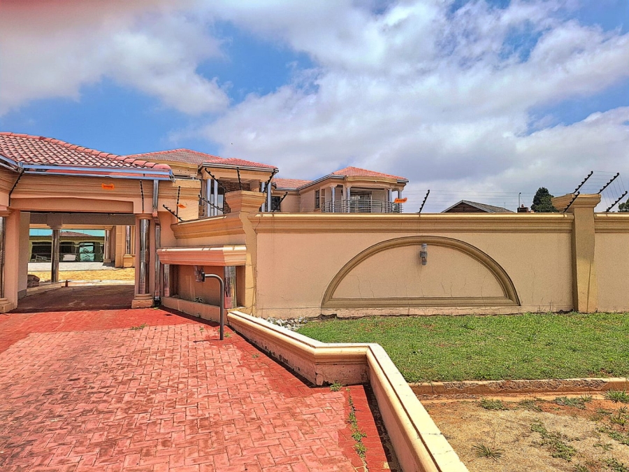 6 Bedroom Property for Sale in Hillshaven Gauteng