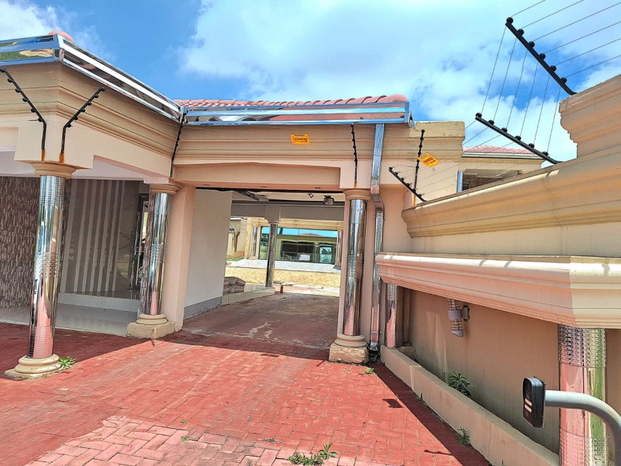 6 Bedroom Property for Sale in Hillshaven Gauteng