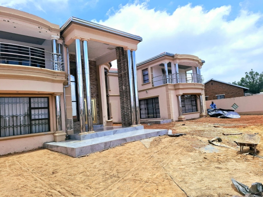 6 Bedroom Property for Sale in Hillshaven Gauteng