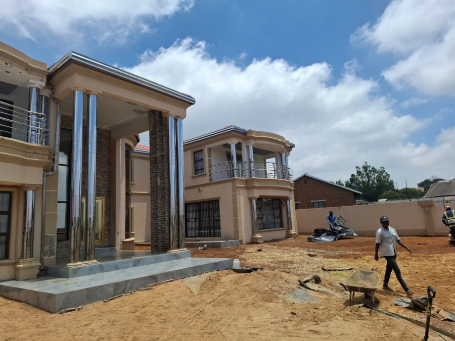 6 Bedroom Property for Sale in Hillshaven Gauteng