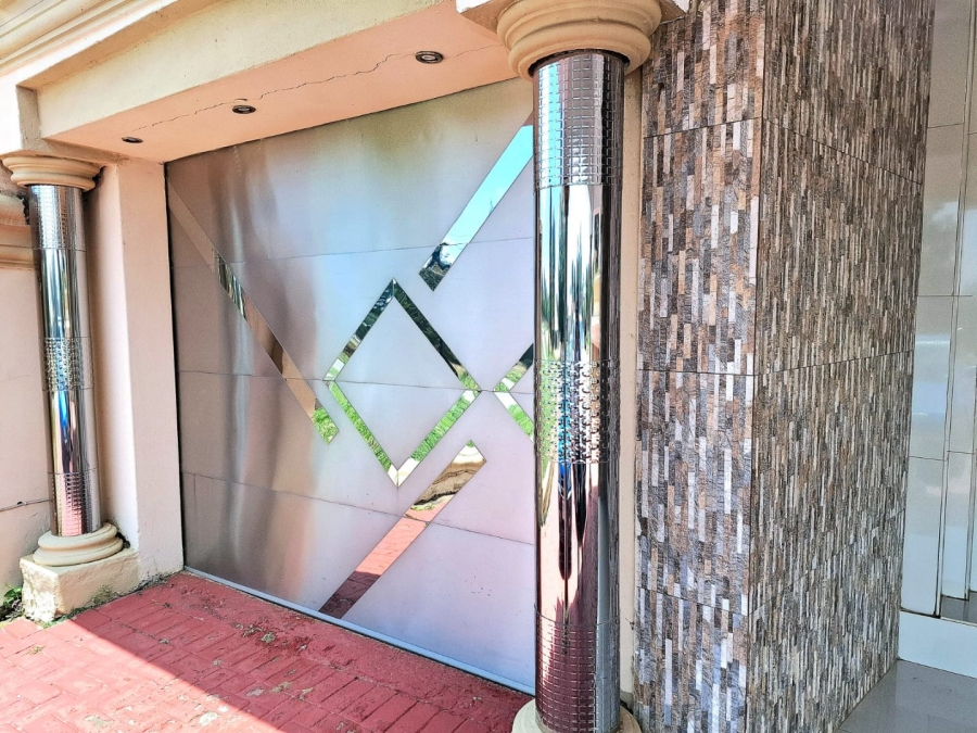 6 Bedroom Property for Sale in Hillshaven Gauteng