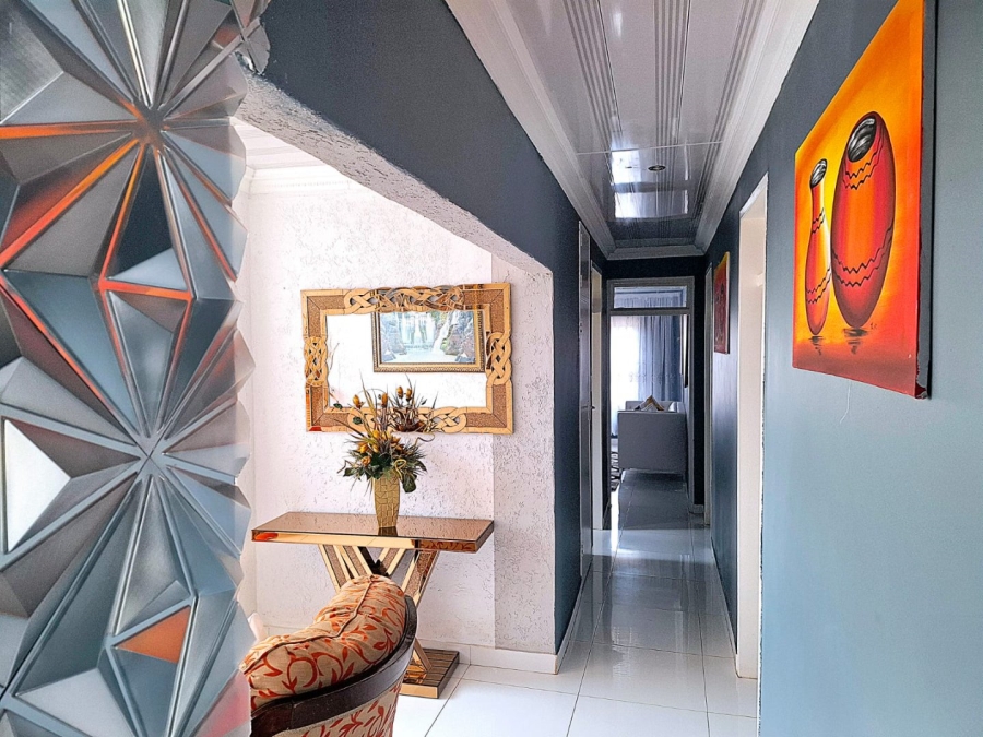 6 Bedroom Property for Sale in Hillshaven Gauteng