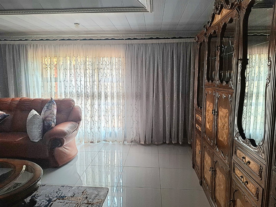 6 Bedroom Property for Sale in Hillshaven Gauteng