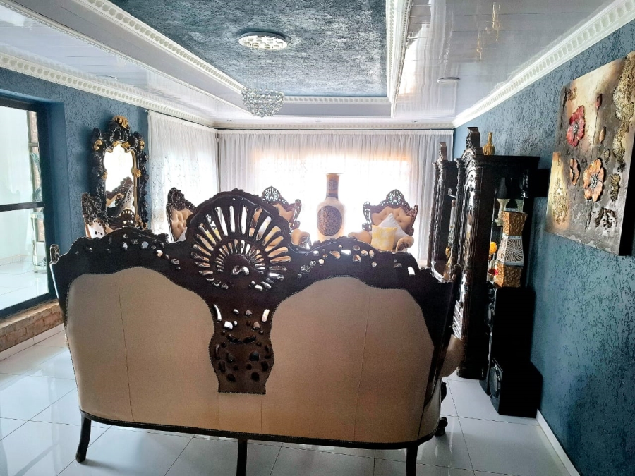 6 Bedroom Property for Sale in Hillshaven Gauteng