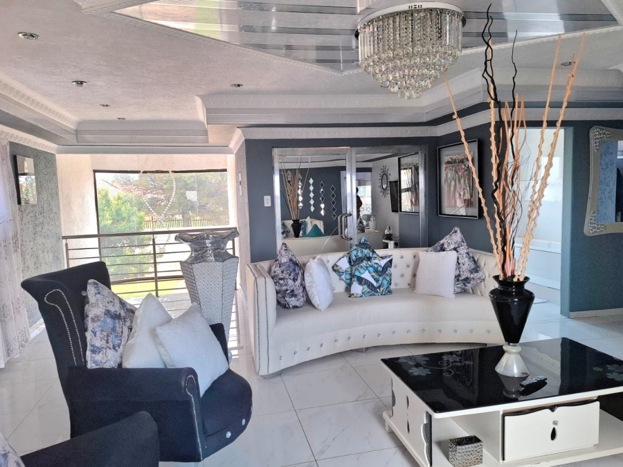 6 Bedroom Property for Sale in Hillshaven Gauteng