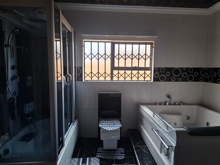 6 Bedroom Property for Sale in Hillshaven Gauteng