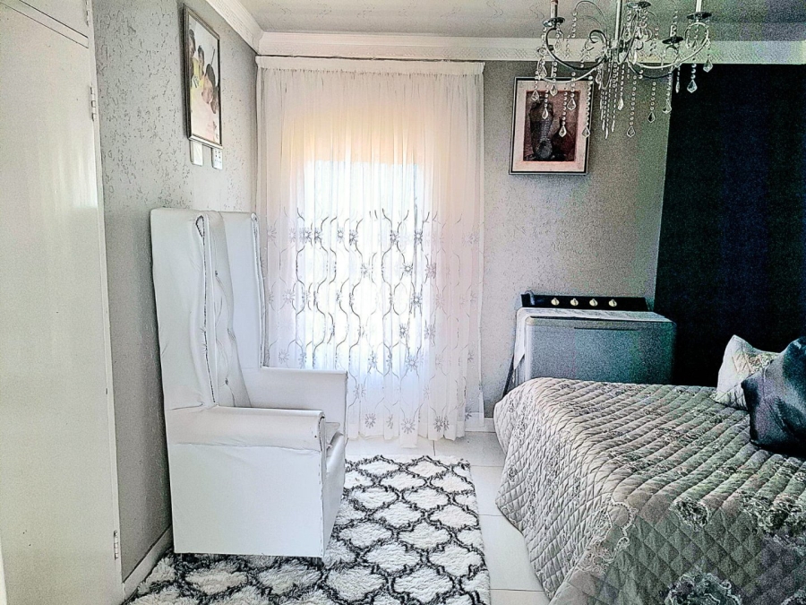 6 Bedroom Property for Sale in Hillshaven Gauteng