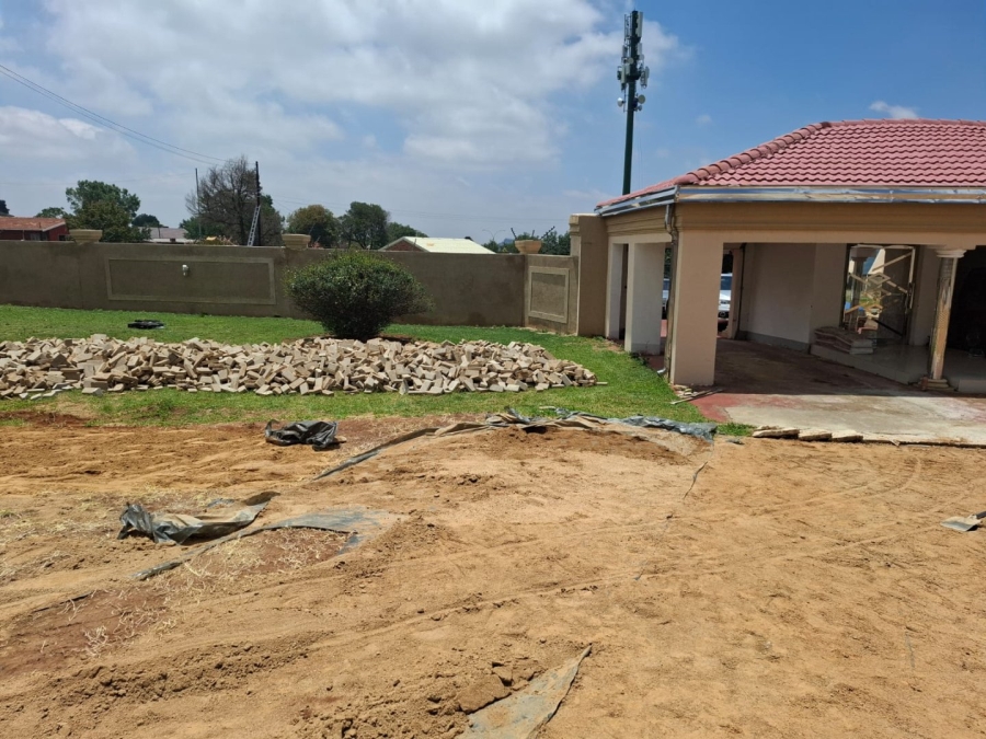 6 Bedroom Property for Sale in Hillshaven Gauteng