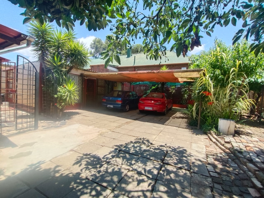 To Let 3 Bedroom Property for Rent in West Village Gauteng