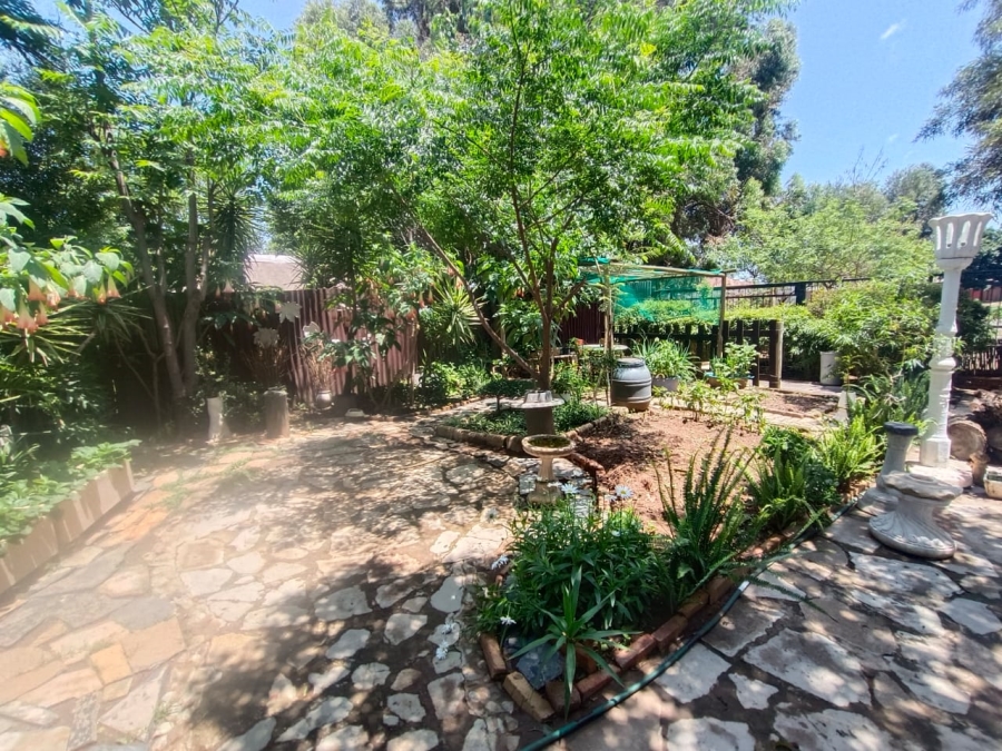 To Let 3 Bedroom Property for Rent in West Village Gauteng