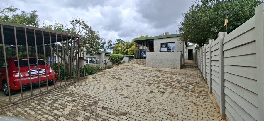 3 Bedroom Property for Sale in Breaunanda Gauteng